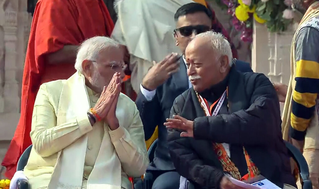 पीएम मोदी ने मोहन भागवत को ‘नए भारत का शिल्पकार’ बताया पीएम मोदी ने मोहन भागवत को ‘नए भारत का शिल्पकार’ बताया