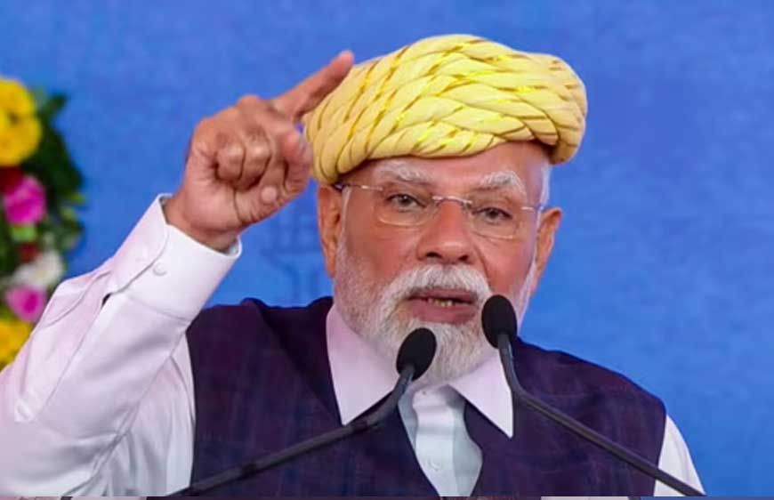 प्रधानमंत्री मोदी का कांग्रेस पर हमला, आर्थिक नीतियों को बताया ‘बाधा’ pm-modi-attacks-congress-bhavnagar