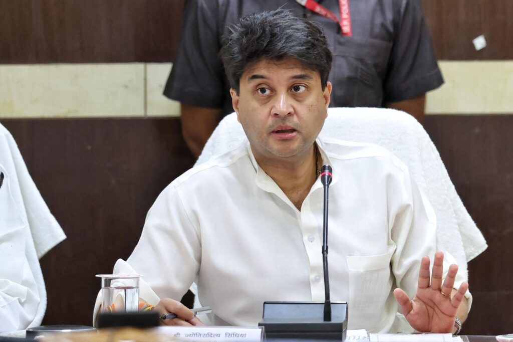 ग्वालियर के विकास कार्यों की समीक्षा, सिंधिया ने तय की समयसीमा ग्वालियर के विकास कार्यों की समीक्षा सिंधिया ने तय की समयसीमा