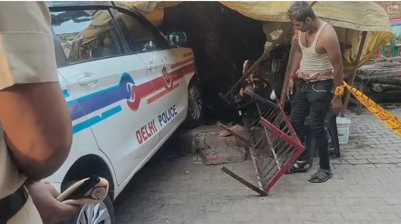 दिल्ली पुलिस की PCR वैन से कुचलकर दुकानदार की मौत दिल्ली पुलिस की PCR वैन से कुचलकर दुकानदार की मौत