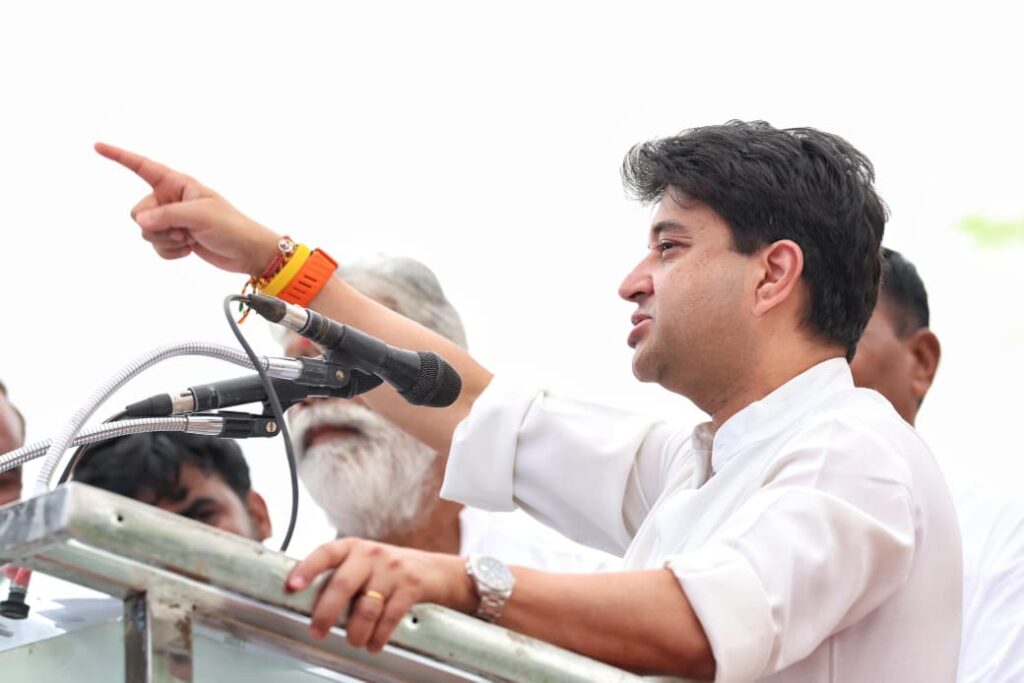 सिंधिया ने दी शिवपुरी को नई ‘जीवनरेखा’: झांसी लिंक रोड का लोकार्पण सिंधिया ने दी शिवपुरी को नई जीवनरेखा झांसी लिंक रोड का लोकार्पण