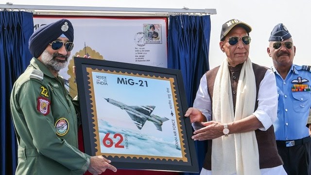 पाकिस्तान ने मांगी युद्धविराम की गुहार, IAF चीफ बोले- ऑपरेशन सिंदूर में दिखी भारत की शक्ति पाकिस्तान ने मांगी युद्धविराम की गुहार, IAF चीफ बोले- ऑपरेशन सिंदूर में दिखी भारत की शक्ति