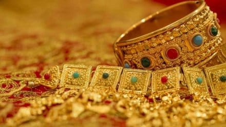 करवाचौथ और धनतेरस से पहले सोने की कीमतों में भारी बढ़ोतरी, 24 कैरेट सोना ₹1.20 लाख के पार करवाचौथ और धनतेरस से पहले सोने की कीमतों में भारी बढ़ोतरी, 24 कैरेट सोना ₹1.20 लाख के पार