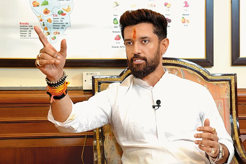 चिराग पासवान का सख्त कदम! अनुशासनहीनता पर LJP (रामविलास) ने मुस्लिम नेता को पार्टी से किया बाहर