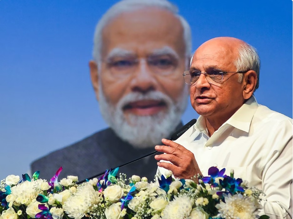 गुजरात में CM छोड़ पूरी कैबिनेट का इस्तीफा