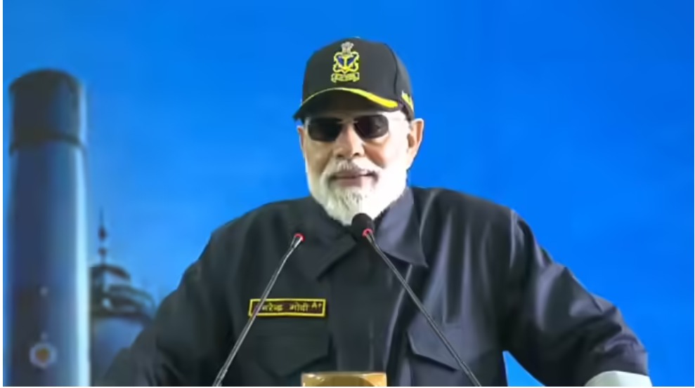 INS विक्रांत पर पीएम मोदी की दिवाली: ‘आपके बीच बिताई रात संतोष की नींद थी’