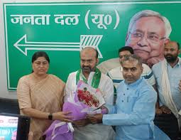 नीतीश का यू-टर्न: मोदी की तारीफ पर निकाले सबीर अली को JDU ने दिया टिकट