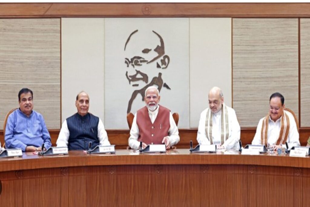 मोदी सरकार ने दी 8वें वेतन आयोग को मंजूरी, 50 लाख कर्मचारियों और 69 लाख पेंशनभोगियों के लिए बड़ी राहत