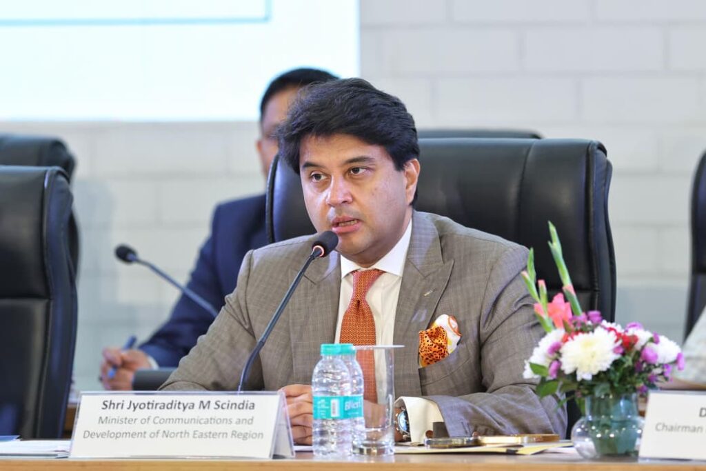 डिजिटल क्रांति के लिए RoW और सिंगल बिल अपनाएं राज्य: सिंधिया डिजिटल क्रांति के लिए RoW और सिंगल बिल अपनाएं राज्य
