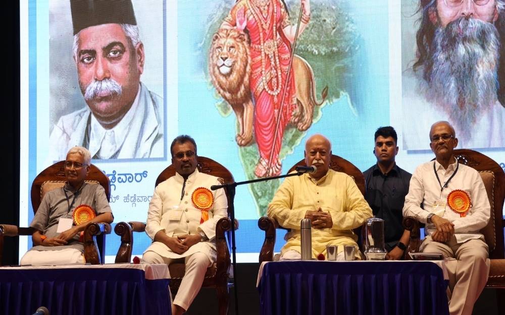 संवेदनशीलता ही मनुष्य को अन्य प्राणियों से अलग करती है: भागवत