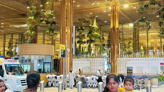 एयरपोर्ट पर नमाज़ पढ़ने को लेकर बवाल