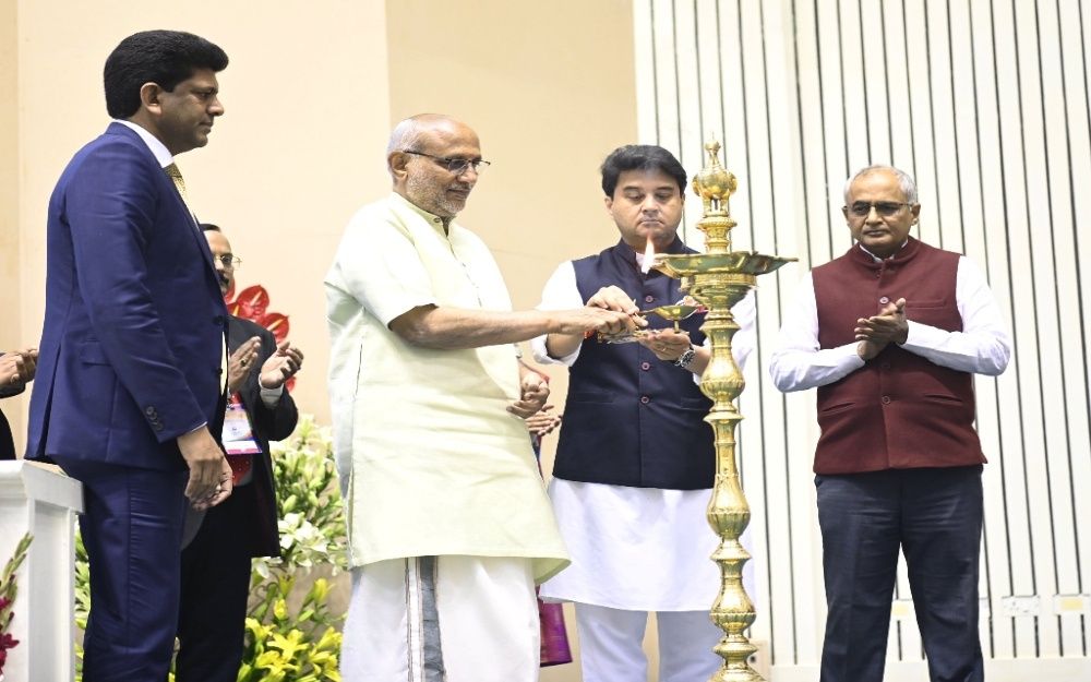 उपराष्ट्रपति का संदेश: तकनीक मानवता की सेवा करे