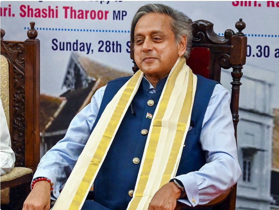 वंशवादी राजनीति भारतीय लोकतंत्र के लिए खतरा: थरूर
