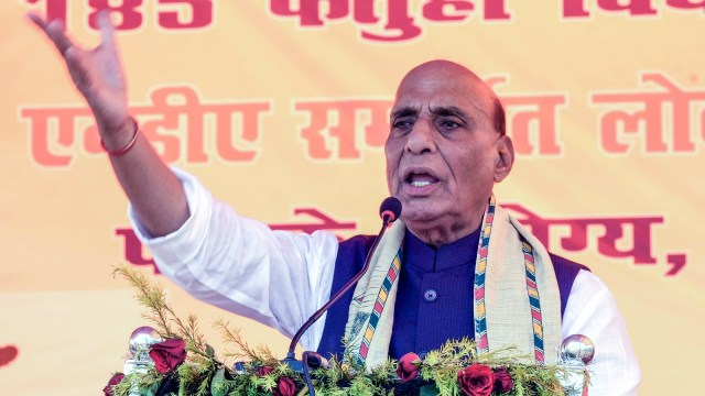 सेना को राजनीति में मत घसीटो