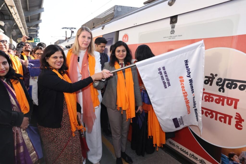 स्वास्थ्य मंत्रालय व डब्ल्यू-एच-ओ ने दिल्ली मेट्रो में महिला स्वास्थ्य अभियान शुरू किया