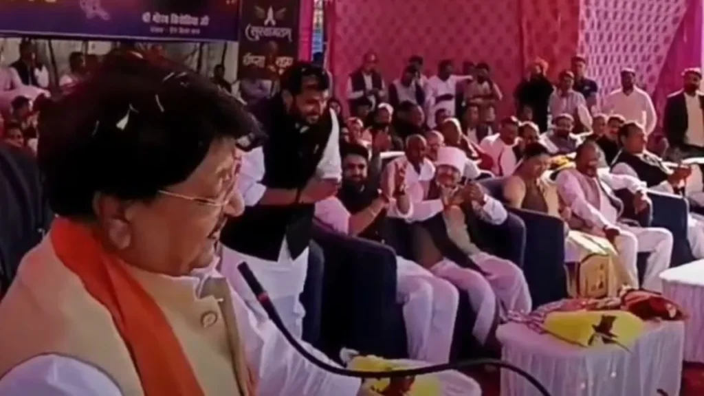 ताजमहल प्रेम का प्रतीक नहीं, शाहजहां ने मंदिर को मकबरे में तब्दील कराया ताजमहल प्रेम का प्रतीक नहीं, शाहजहां ने मंदिर को मकबरे में तब्दील कराया