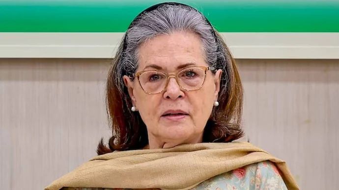सोनिया गांधी ने मोदी सरकार पर मनरेगा विधेयक को कमजोर करने का आरोप लगाया