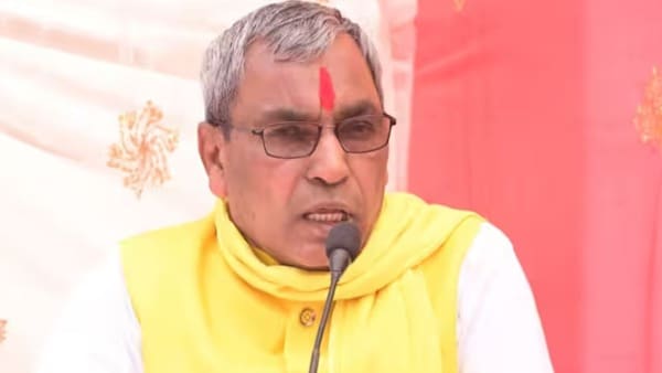 उसका घर उन्नाव में है न, फिर ठहाका, ओपी राजभर की टिप्पणी से बवाल उसका घर उन्नाव में है न, फिर ठहाका, ओपी राजभर की टिप्पणी से बवाल