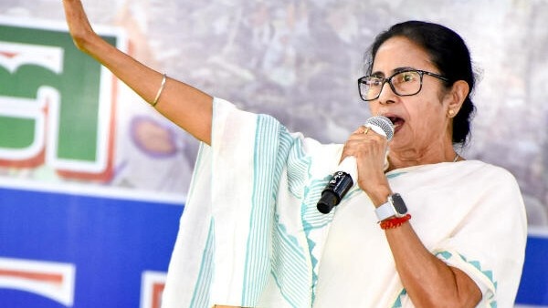 बंगाल की जॉब-गारंटी योजना महात्मा गांधी के नाम पर होगी: ममता बनर्जी