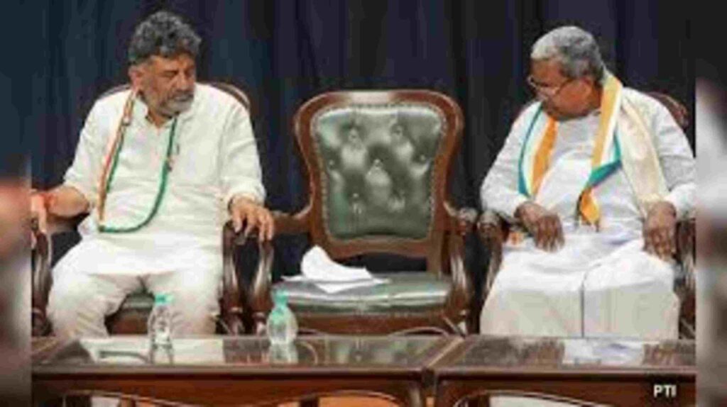 कर्नाटक कांग्रेस में नेतृत्व संघर्ष: दावे, दबाव और राजनीतिक यथार्थ का विश्लेषण कर्नाटक कांग्रेस में नेतृत्व संघर्ष: दावे, दबाव और राजनीतिक यथार्थ का विश्लेषण