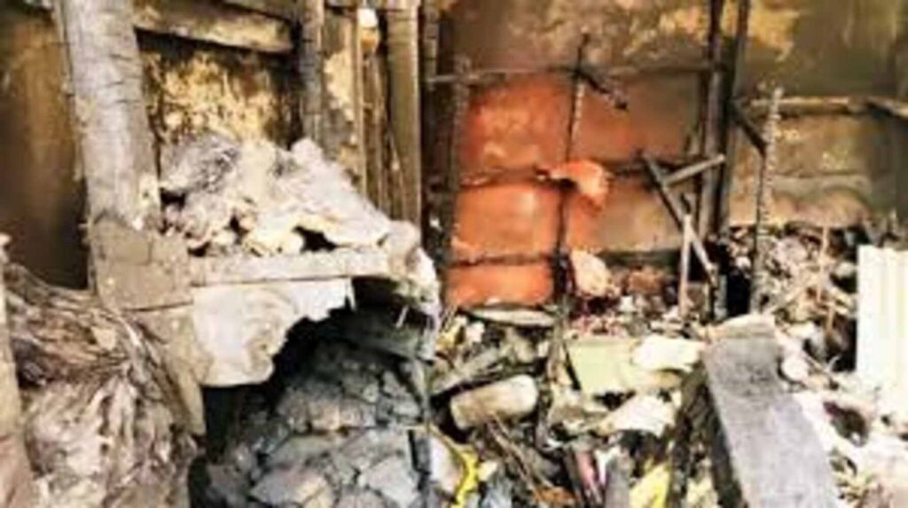 कोलकाता अग्निकांड: बीजेपी का टीएमसी पर साजिश का आरोप, अवैध घुसपैठ कोलकाता अग्निकांड: बीजेपी का टीएमसी पर साजिश का आरोप, अवैध घुसपैठ