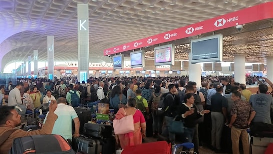 भारत के एयरपोर्टों पर अफरातफरी: इंडिगो की उड़ानें लगातार रद्द, हजारों यात्री बेहाल
