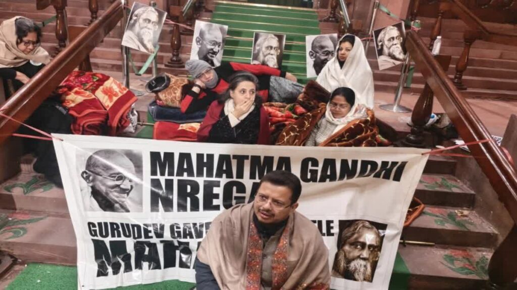 जी राम जी बिल 2025 पास होते ही संसद में घमासान, आधी रात में धरना