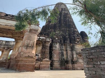 पाकिस्तान में धार्मिक विरासत पर संकट: 1,817 मंदिर–गुरुद्वारों में से सिर्फ 37 में ही पूजा-अर्चना