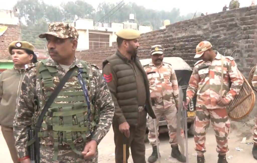 आतंक नेटवर्क पर बड़ी कार्रवाई, 150 से अधिक ओजीडब्ल्यू हिरासत में आतंक नेटवर्क पर बड़ी कार्रवाई, 150 से अधिक ओजीडब्ल्यू हिरासत में