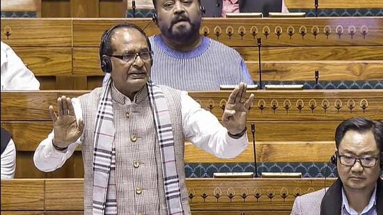 जी राम जी’ विधेयक पारित, शिवराज सिंह चौहान पर फेंके गए कागज जी राम जी’ विधेयक पारित, शिवराज सिंह चौहान पर फेंके गए कागज