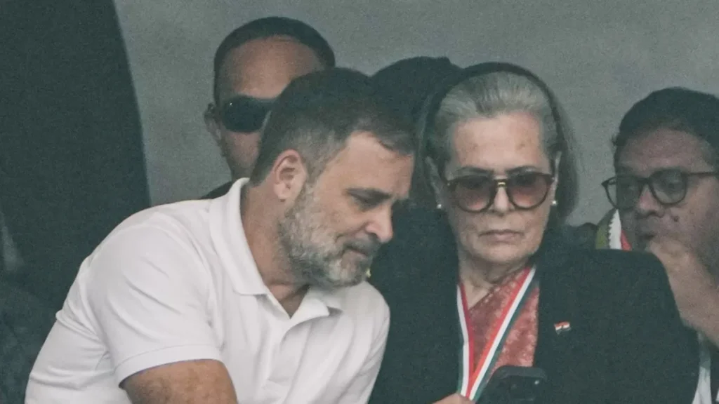 नेशनल हेराल्ड मामले में राहुल गांधी-सोनिया गांधी को झटका नेशनल हेराल्ड मामले में राहुल गांधी-सोनिया गांधी को झटका,