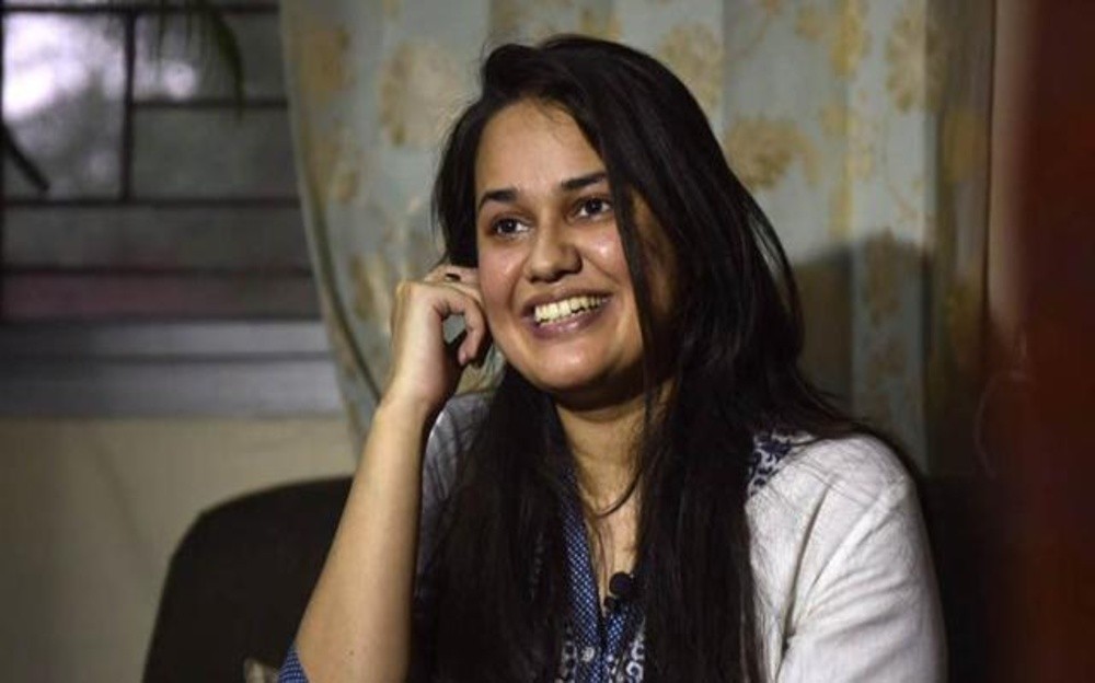 ‘रील स्टार’ टिप्पणी के बाद छात्रों की हिरासत से बाड़मेर में विवाद गहराया। ‘रील स्टार’ टिप्पणी के बाद छात्रों की हिरासत से बाड़मेर में विवाद गहराया।