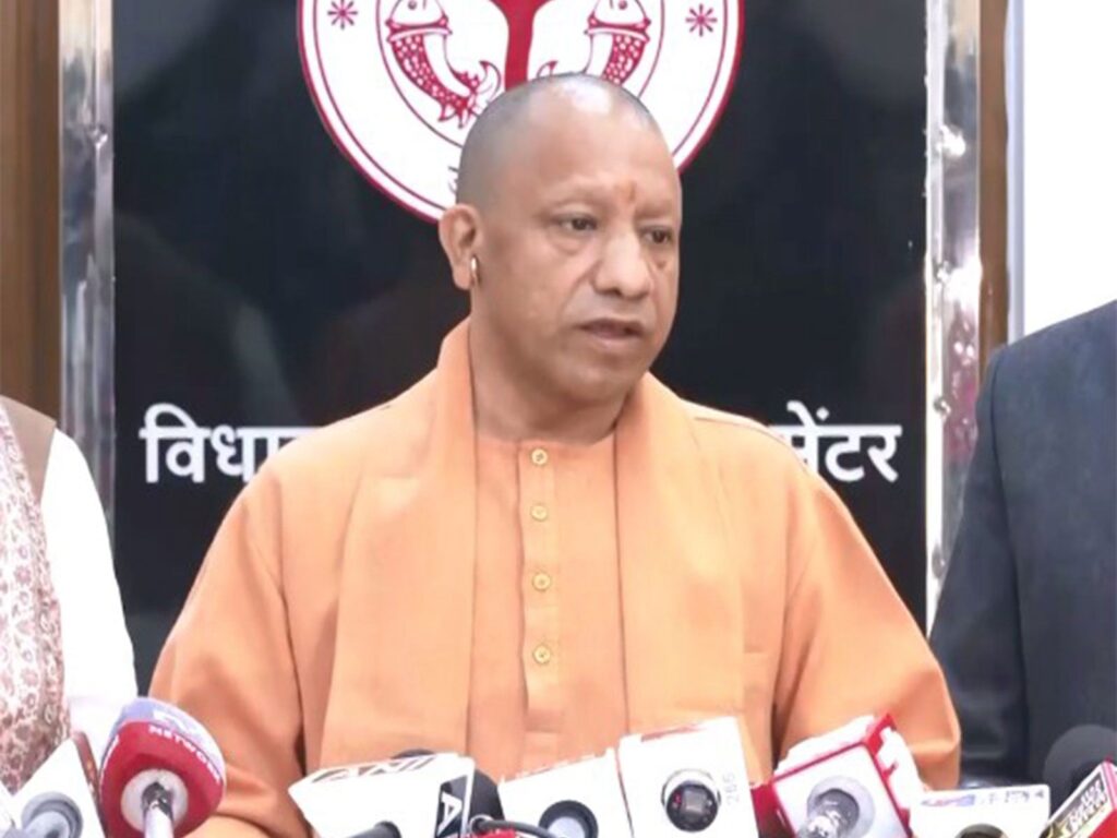 कफ सिरप कांड: सीएम योगी बोले गिरफ्तार अभियुक्तों के सपा नेताओं से संबंध कफ सिरप कांड: सीएम योगी बोले गिरफ्तार अभियुक्तों के सपा नेताओं से संबंध