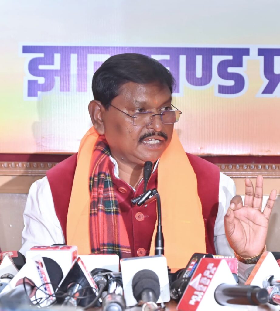 पेसा नियमावली से जनजातीय स्वशासन को कमजोर किया गया : अर्जुन मुंडा