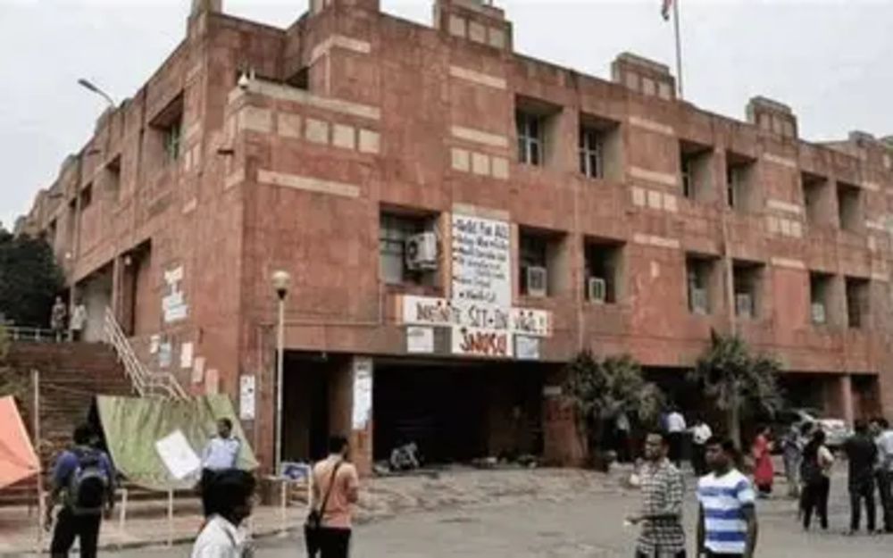 जेएनयू में हिंसक झड़प, 14 छात्र गिरफ्तार जेएनयू में हिंसक झड़प, 14 छात्र गिरफ्तार