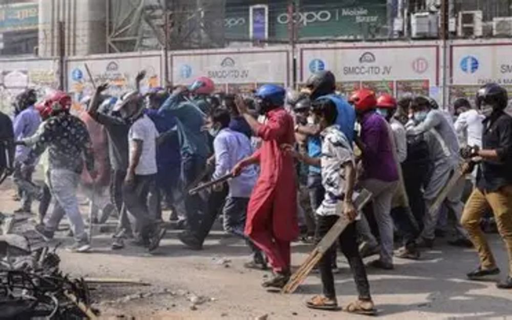 बांग्लादेश में भारत-विरोधी ताकतों का उभार: क्या पड़ोस खतरनाक हो रहा है ? बांग्लादेश में भारत-विरोधी ताकतों का उभार: क्या पड़ोस खतरनाक हो रहा है ?
