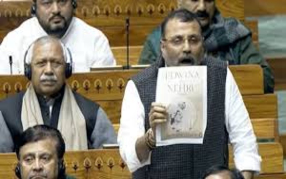 अनकही किताबों का सच: निशिकांत दुबे का गांधी परिवार पर तीखा हमला अनकही किताबों का सच: निशिकांत दुबे का गांधी परिवार पर तीखा हमला