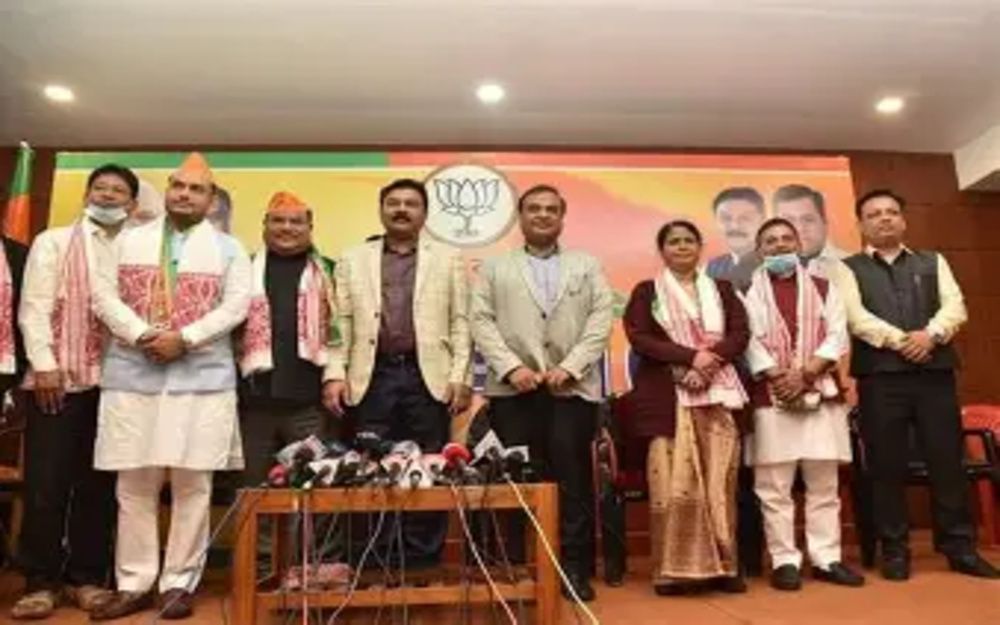 असम: कांग्रेस के तीन निलंबित विधायक बीजेपी में शामिल, बढ़ी सियासी हलचल असम: कांग्रेस के तीन निलंबित विधायक बीजेपी में शामिल, बढ़ी सियासी हलचल