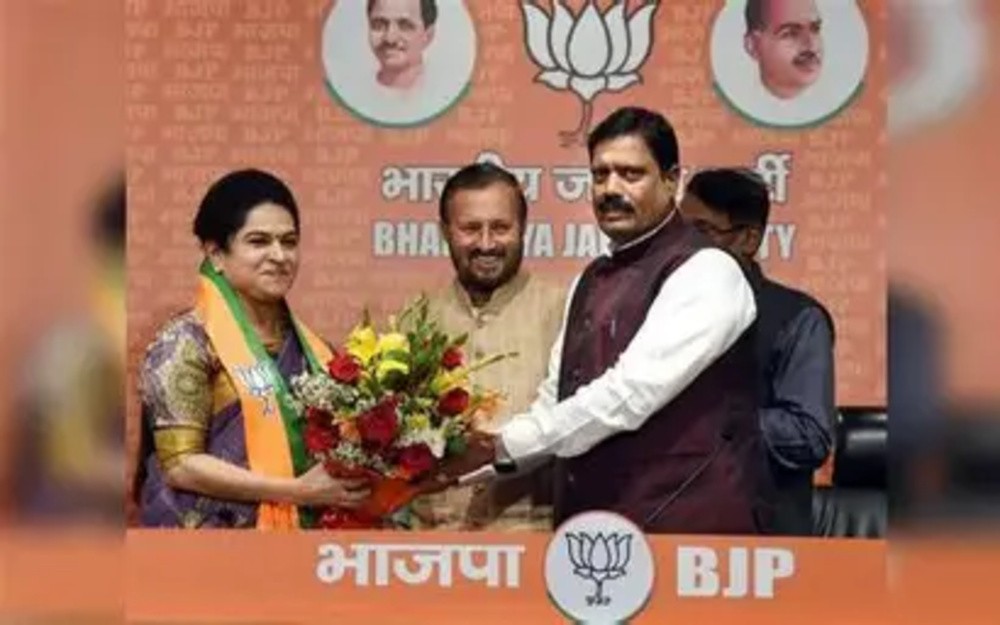 त्रिशूर में बदली सियासी बिसात: पद्मजा वेणुगोपाल की नई रणनीति त्रिशूर में बदली सियासी बिसात: पद्मजा वेणुगोपाल की नई रणनीति