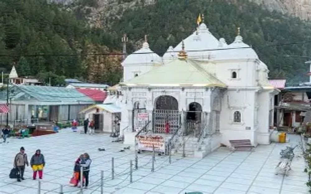 गंगोत्री धाम में पंचगव्य सनातन परंपरा की रक्षा की दिशा में बड़ा कदम गंगोत्री धाम में पंचगव्य सनातन परंपरा की रक्षा की दिशा में बड़ा कदम