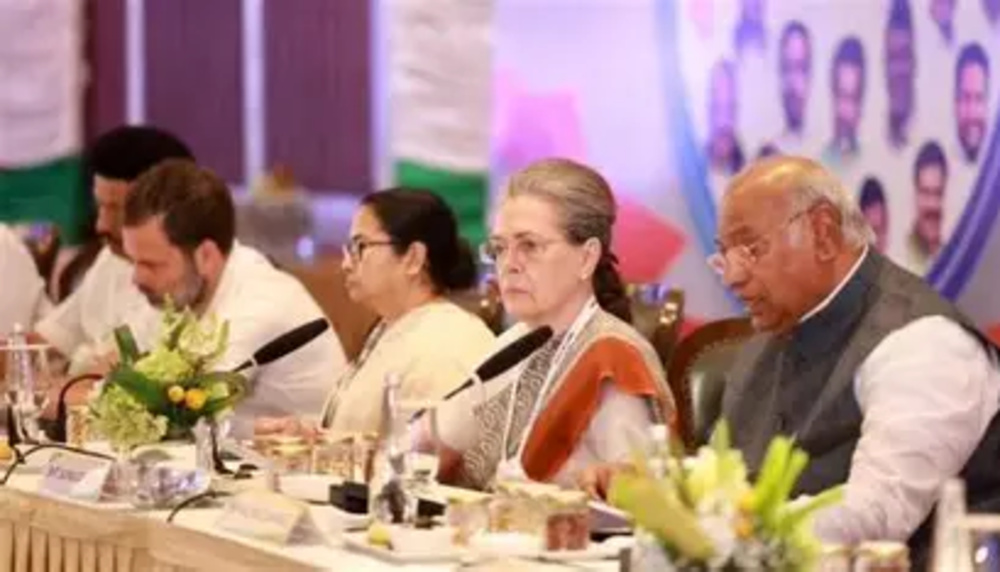 ईरान से इंडिया तक: क्या खमेनी के ‘हमदर्दों’ पर गिरने वाली है गाज ईरान से इंडिया तक: क्या खमेनी के 'हमदर्दों' पर गिरने वाली है गाज