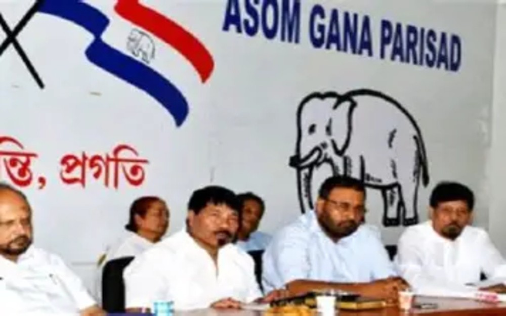 असम चुनाव 2026 की राजनीति में असम गण परिषद पर बढ़ते सवाल असम चुनाव 2026 की राजनीति में असम गण परिषद पर बढ़ते सवाल