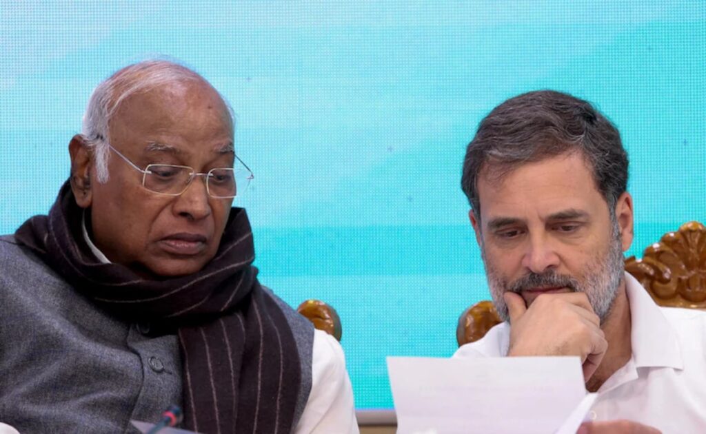 केरल विधानसभा चुनाव : कन्नूर सीट पर बगावत से कांग्रेस में गहराया संकट केरल विधानसभा चुनाव : कन्नूर सीट पर बगावत से कांग्रेस में गहराया संकट