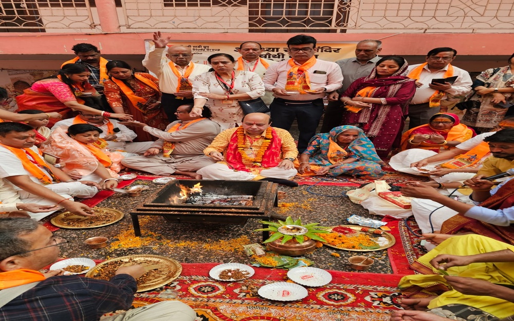 अयोध्या :डॉ. विजय जौली ,वैश्विक शांति के लिए विशेष हवन 6 विदेशी श्रद्धालु भी शामिल अयोध्या :डॉ. विजय जौली ,वैश्विक शांति के लिए विशेष हवन 6 विदेशी श्रद्धालु भी शामिल