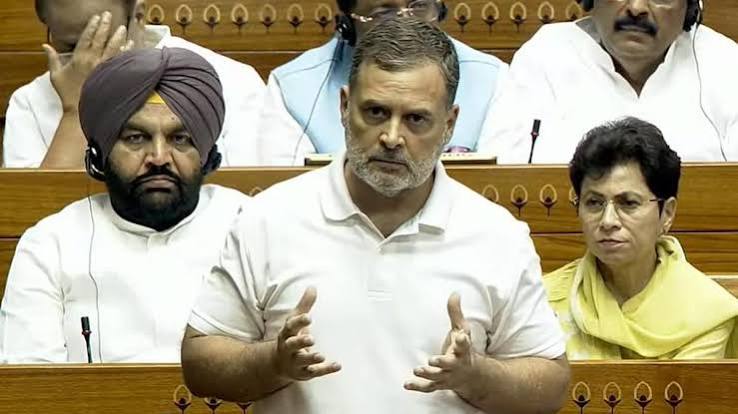 राहुल गांधी बोले—’छात्रों ने बताया, andhbhakt मानता है कोई एक व्यक्ति ही भगवान है लोकसभा में राहुल गांधी बोले—'छात्रों ने बताया, andhbhakt मानता है कोई एक व्यक्ति ही भगवान है', टिप्पणी पर BJP का हंगामा