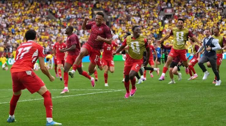 FIFA : अर्जेंटीना की विवादित जीत, स्विट्जरलैंड ने कोलंबिया को हराया FIFA : अर्जेंटीना की विवादित जीत, स्विट्जरलैंड ने कोलंबिया को हराया