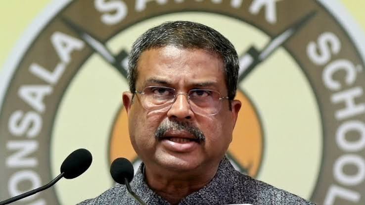NEET पेपर लीक विवाद के बीच NTA में बड़ा एक्शन, 47 अधिकारी बर्खास्त NEET पेपर लीक विवाद के बीच NTA में बड़ा एक्शन, 47 अधिकारी बर्खास्त