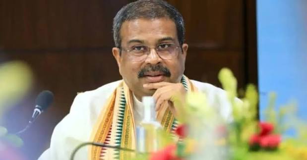 NEET विवाद के बीच शिक्षा मंत्री धर्मेंद्र प्रधान का इस्तीफा NEET विवाद के बीच शिक्षा मंत्री धर्मेंद्र प्रधान का इस्तीफा