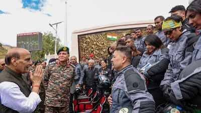 27वां कारगिल विजय दिवस: देश ने 527 शहीदों को किया नमन 27वां कारगिल विजय दिवस: देश ने 527 शहीदों को किया नमन