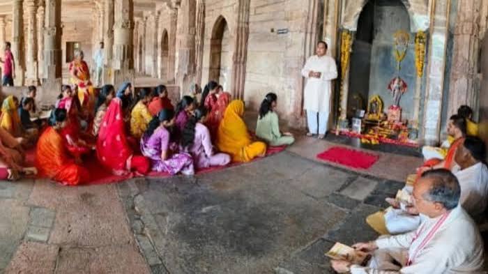 हाई कोर्ट फैसले के बाद भोजशाला में पूजा और विकास में बढ़ोतरी हाई कोर्ट फैसले के बाद भोजशाला में पूजा और विकास में बढ़ोतरी